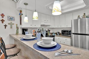 Unclassified image, 4 of 24, button