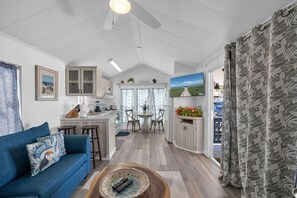 Unclassified image, 5 of 40, button