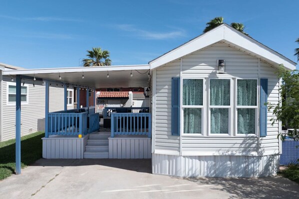 Unclassified image, 1 of 40, button