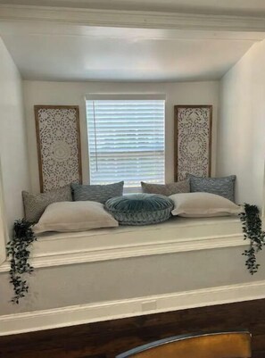 3 bedrooms, desk, iron/ironing board, free WiFi