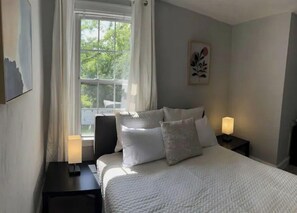 3 bedrooms, desk, iron/ironing board, free WiFi