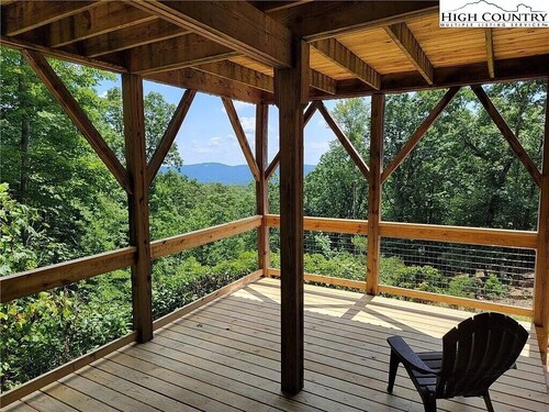 PETS WELCOME Whitetail Chalet: Your Mountain Adventure Base Near Stone Mountain!