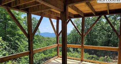 PETS WELCOME Whitetail Chalet: Your Mountain Adventure Base Near Stone Mountain!