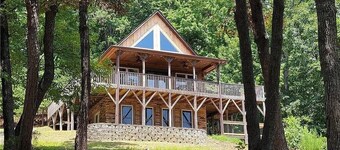 PETS WELCOME Whitetail Chalet: Your Mountain Adventure Base Near Stone Mountain!