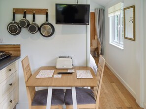 Dining - Shepherds Hut 3 at Laddingford - UK32532 (Laddingford, near Maidstone)