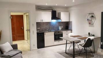 Kühlschrank, Ofen, Herdplatte, Geschirrspüler