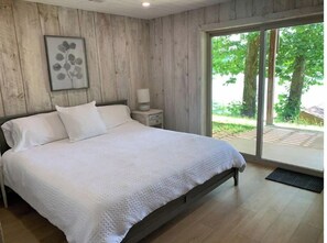 2 bedrooms, free WiFi, bed sheets - Lakefront Sunset Harbor on Watts Bar Boathouse and Dock (Spring City)