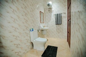 Dusche, Handtücher, Seife, Toilettenpapier