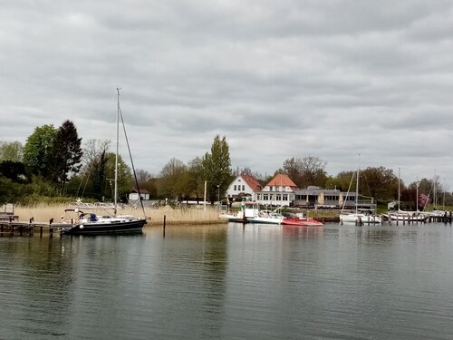 Haus im ländlichen Garten für Familien auch mit Hund