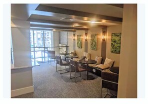 Dining - Top Floor Apt City Views, Fitness Center, Pool (Charlotte)