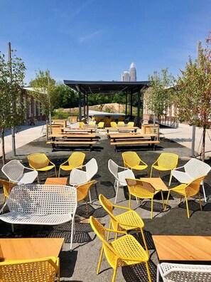 Outdoor dining - PARKWOOD PARENT · Bungalow+Tiny House ★ Private Yard ★ Pet Friendly (Charlotte)