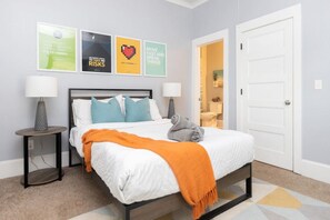 3 bedrooms, desk, iron/ironing board, WiFi - PARKWOOD PARENT · Bungalow+Tiny House ★ Private Yard ★ Pet Friendly (Charlotte)