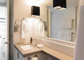 Bathtub, hair dryer, towels, shampoo
