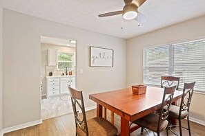 Dining - Columbus: Cozy Cottage (Columbus)