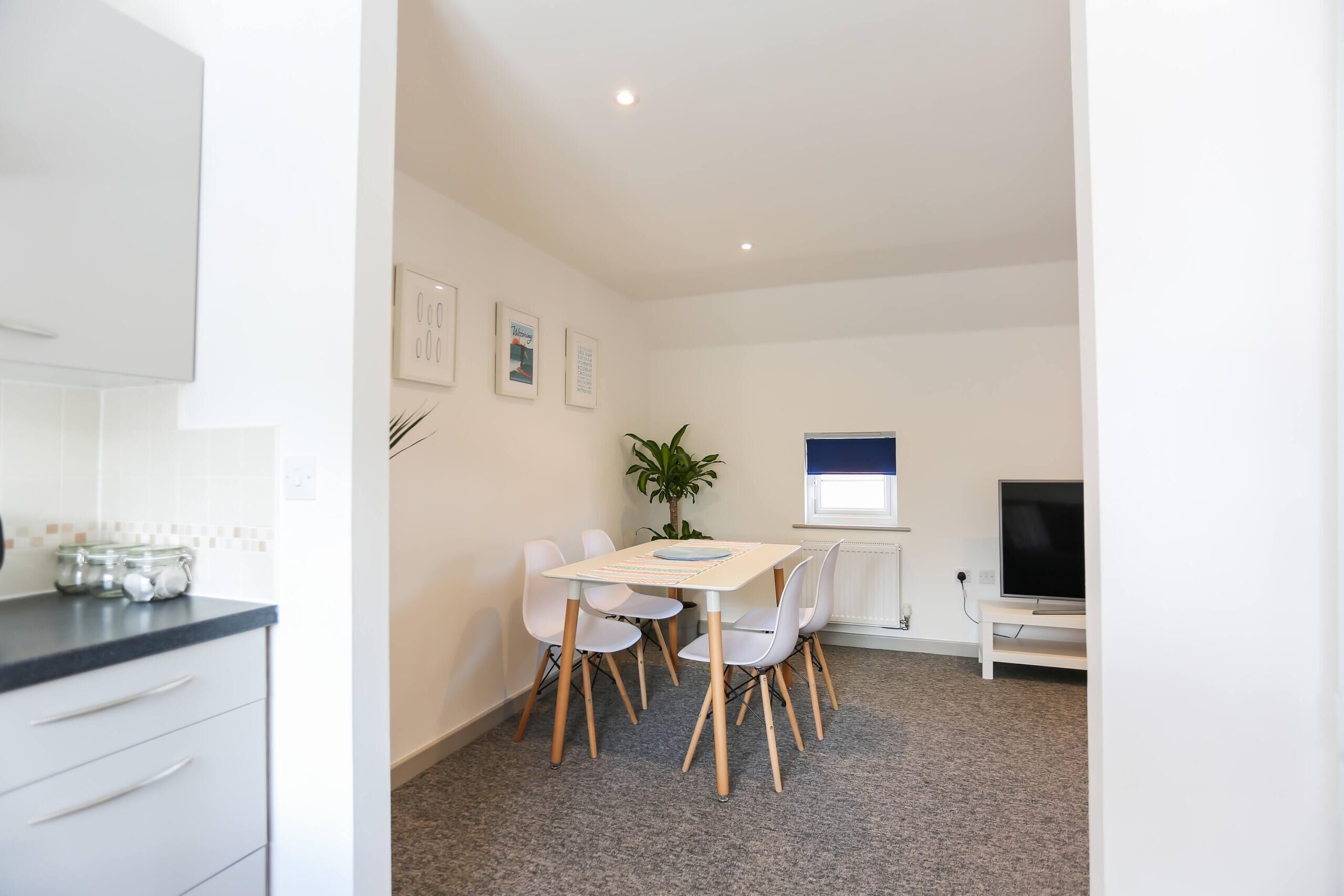 Apartment, Private Bathroom | Dining