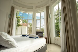 5 Schlafzimmer, Schreibtisch, Bügeleisen/Bügelbrett, kostenloses WLAN