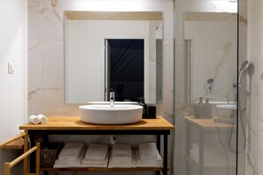 Family Quadruple Room | Bathroom