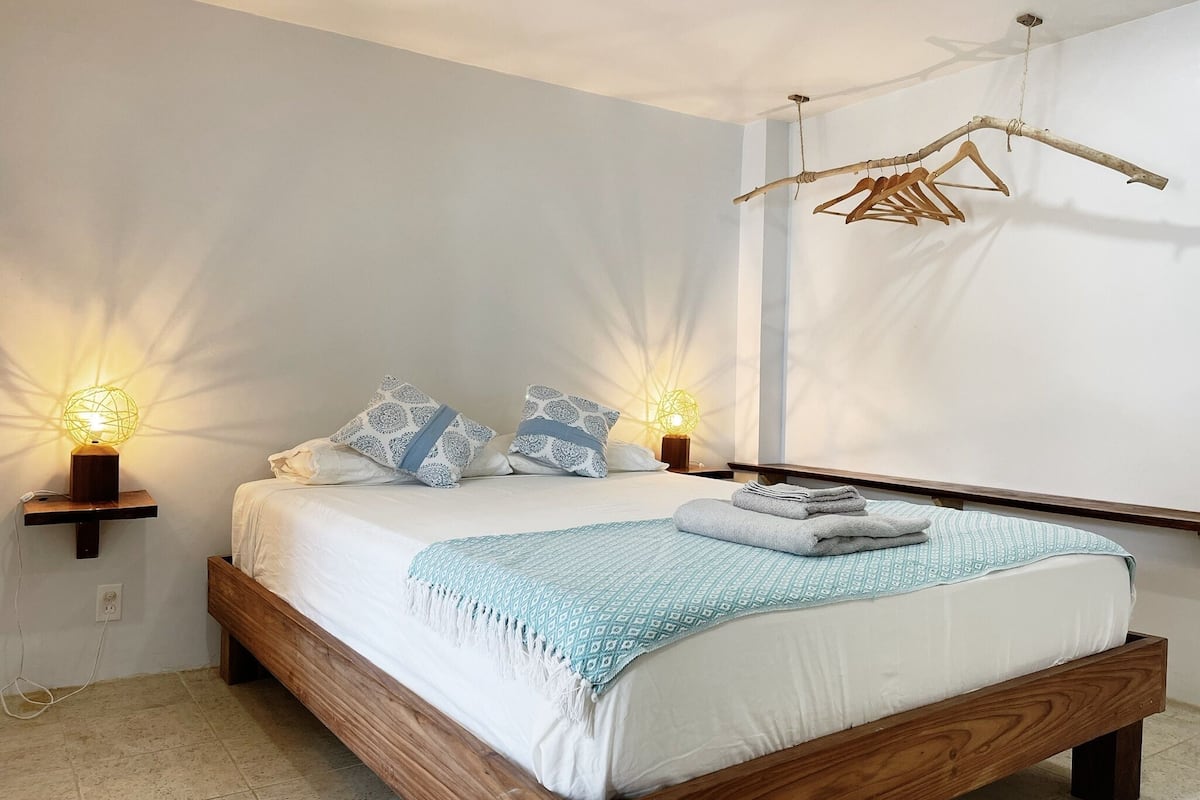 Habitación doble estándar | Caja de seguridad en la habitación y decoración personalizada