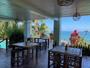 Bar (on property) - Bird Island Bungalows (Bocas del Toro)