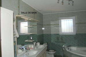 Een bad/douchecombinatie