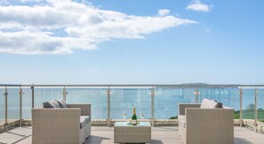 Terrace/patio - Comfort Hill - Luxury, hot tub, sea views (Weymouth)