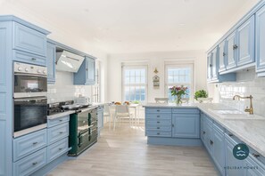 Réfrigérateur, micro-ondes, four, lave-vaisselle