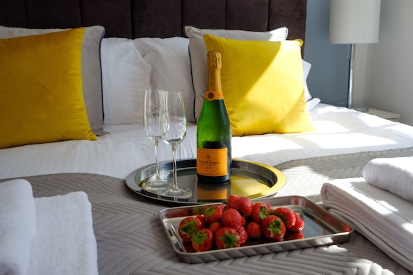 Panoramic Apartment, Private Bathroom (Riverwalk Apartment One) | 2 bedrooms