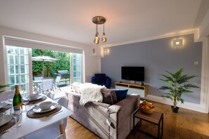 Panorama appartement, privébadkamer (Riverwalk Apartment One) | Lounge