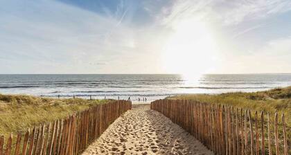 Au coeur du bourg et trĂšs proche plage