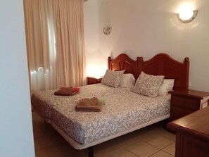 3 chambres, fer et planche Ă repasser, Wi-Fi gratuit, draps fournis