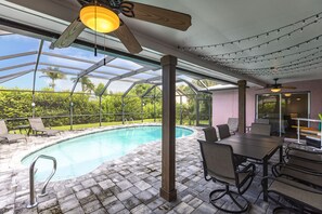 Outdoor pool, a heated pool - Naples paradise close to the beach and 5th Ave (Naples)