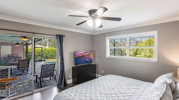 3 bedrooms, desk, iron/ironing board, travel crib