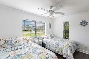 3 bedrooms, desk, iron/ironing board, travel cot - Naples paradise close to the beach and 5th Ave (Naples)