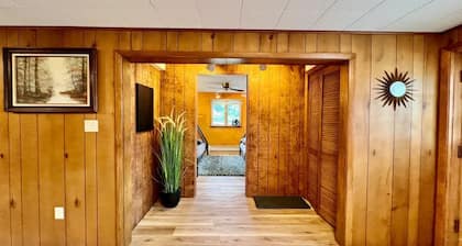 2 BLOCKS FROM KINNICK! FREE PARKING FOR GAME DAY!