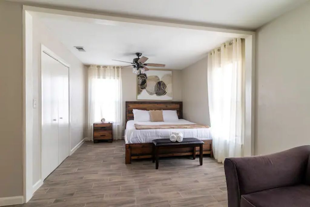 3 bedrooms, iron/ironing board, WiFi, bed sheets