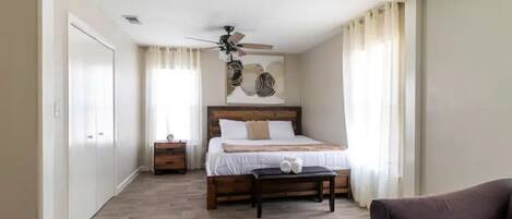 3 bedrooms, iron/ironing board, WiFi, bed sheets