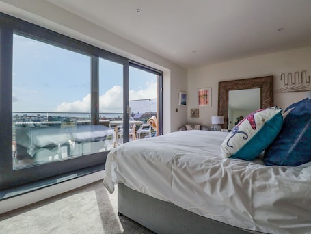 3 habitaciones, decoración personalizada y muebles diferentes