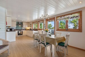 Dining - The Bluebell - Luxury Lodge with Hot Tub (Penally)
