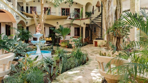 hotel y hostal nojoch che