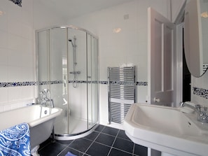 Towels - 2 bedroom accommodation in Fishguard (Fishguard)