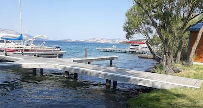 LakeView Landing - Stunning Views Overlooking Bay