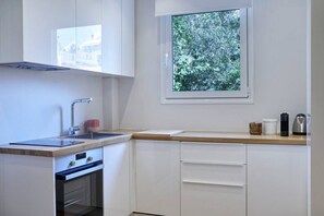 Fridge, oven, stovetop, dishwasher - Sleeping with the Ancient Gods in Koukaki (Athina)