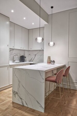 Køleskab, ovn, kogeplade, opvaskemaskine