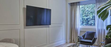 スマートテレビ、書斎 / ワークスペース