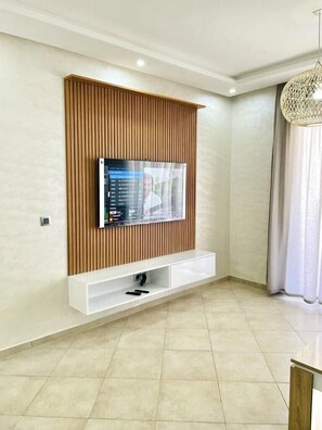 Unclassified image, 5 of 20, button