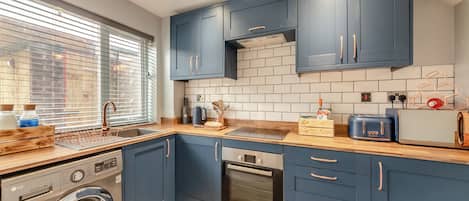 Cookware/dishes/utensils