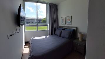 3 bedrooms, desk, iron/ironing board, free WiFi