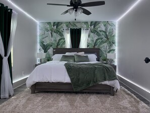 3 bedrooms, iron/ironing board, free WiFi, bed sheets - Cozy Modern Home Downtown ATL- Near Benz Stadium (Atlanta)