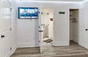 Interior - Cozy Modern Home Downtown ATL- Near Benz Stadium (Atlanta)