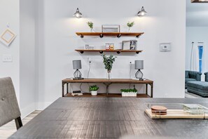 Interior - Cozy Modern Home Downtown ATL- Near Benz Stadium (Atlanta)